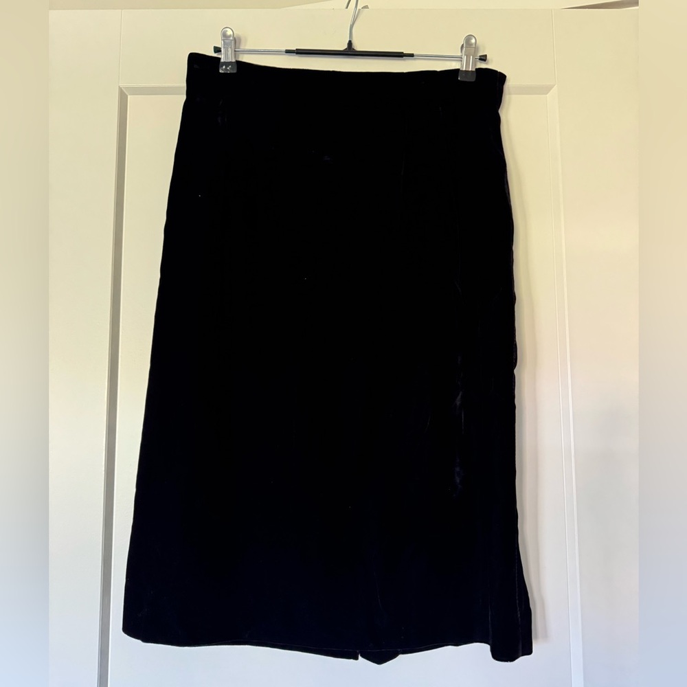 Vintage SK & Company Elegant Black Velvet Skirt Zip Back Size 16